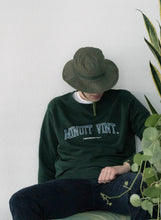 Load image into Gallery viewer, Sweatshirt Minuit Vint College
